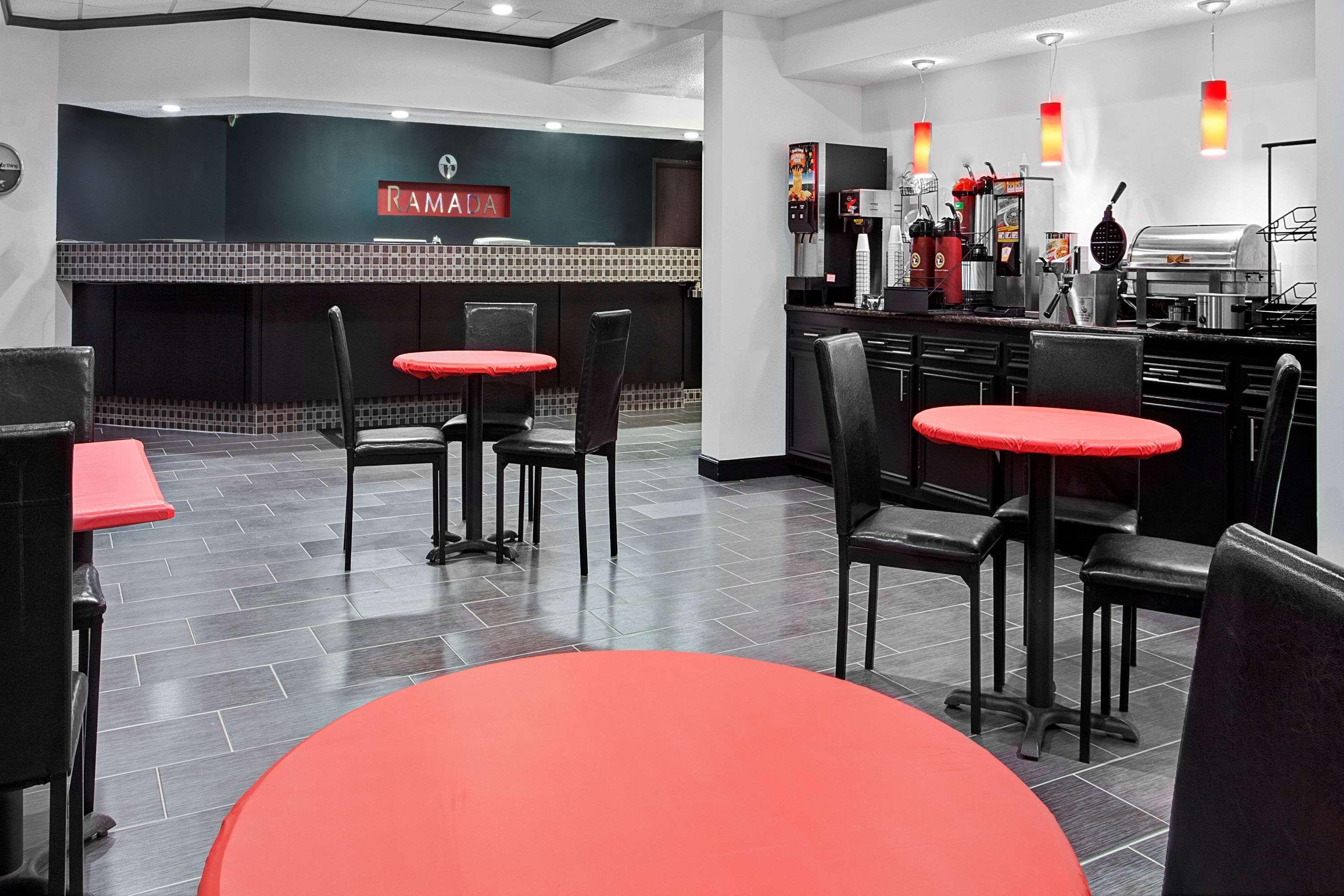 Ramada By Wyndham Pearl/Jackson Airport Hotel Exterior photo