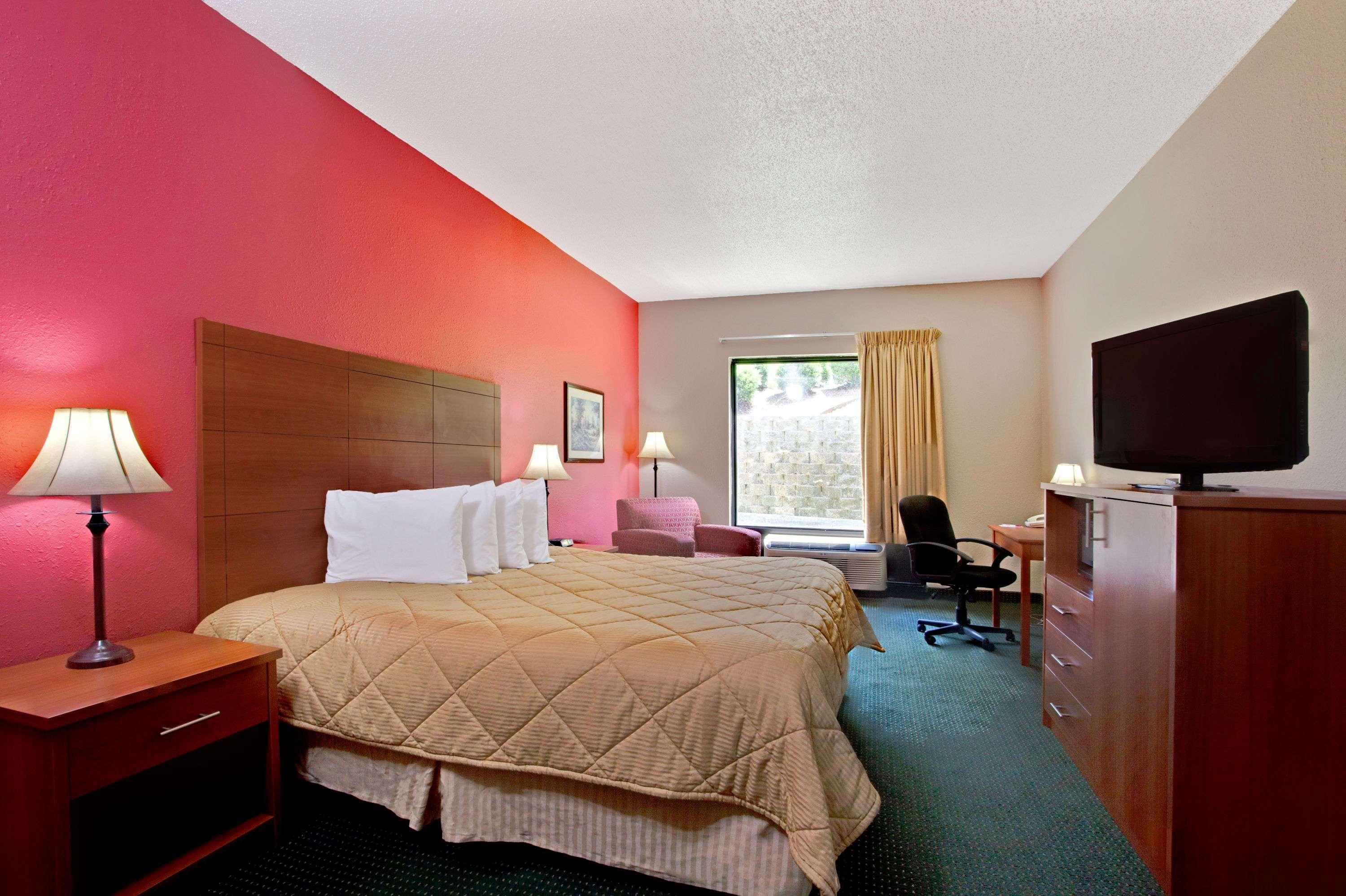Ramada By Wyndham Pearl/Jackson Airport Hotel Exterior photo